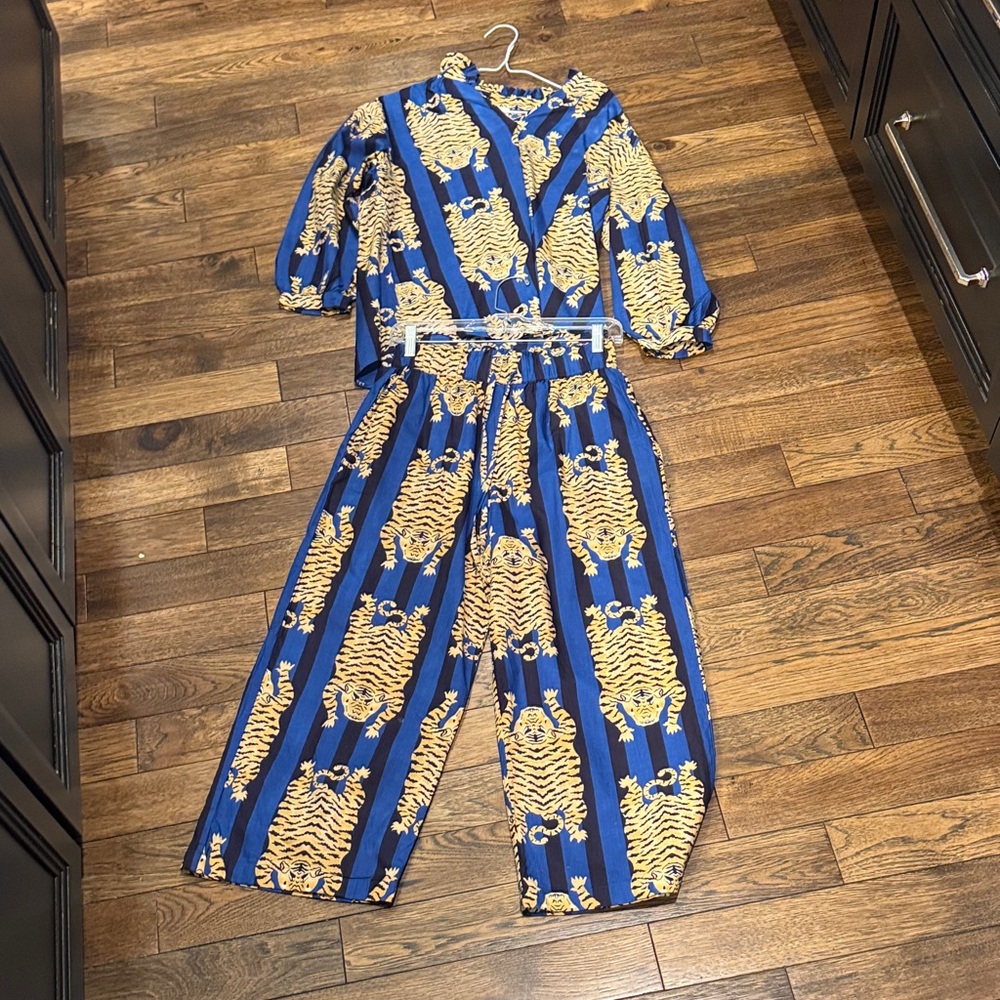 Blue Tiger Patterned Women's Blouse and Pant Set